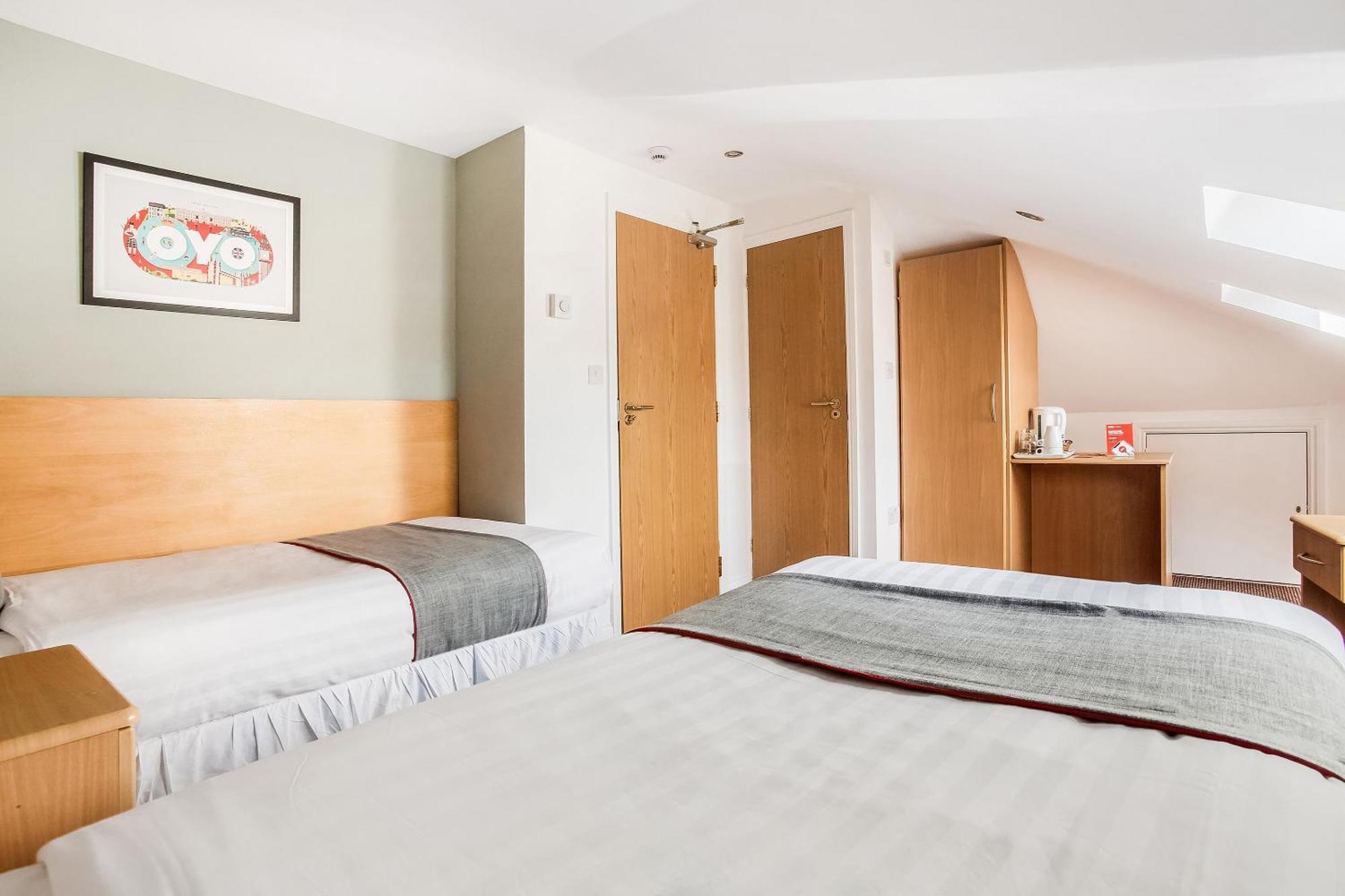 Oyo London Guest House Esterno foto