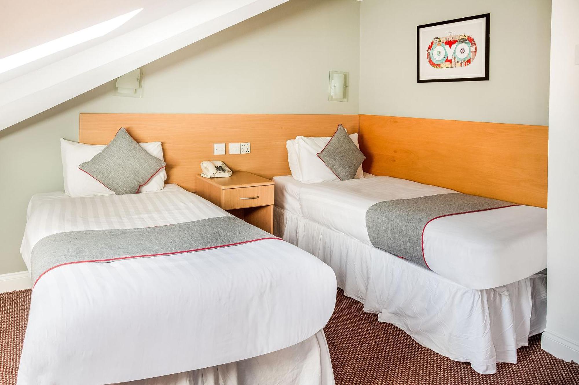 Oyo London Guest House Esterno foto