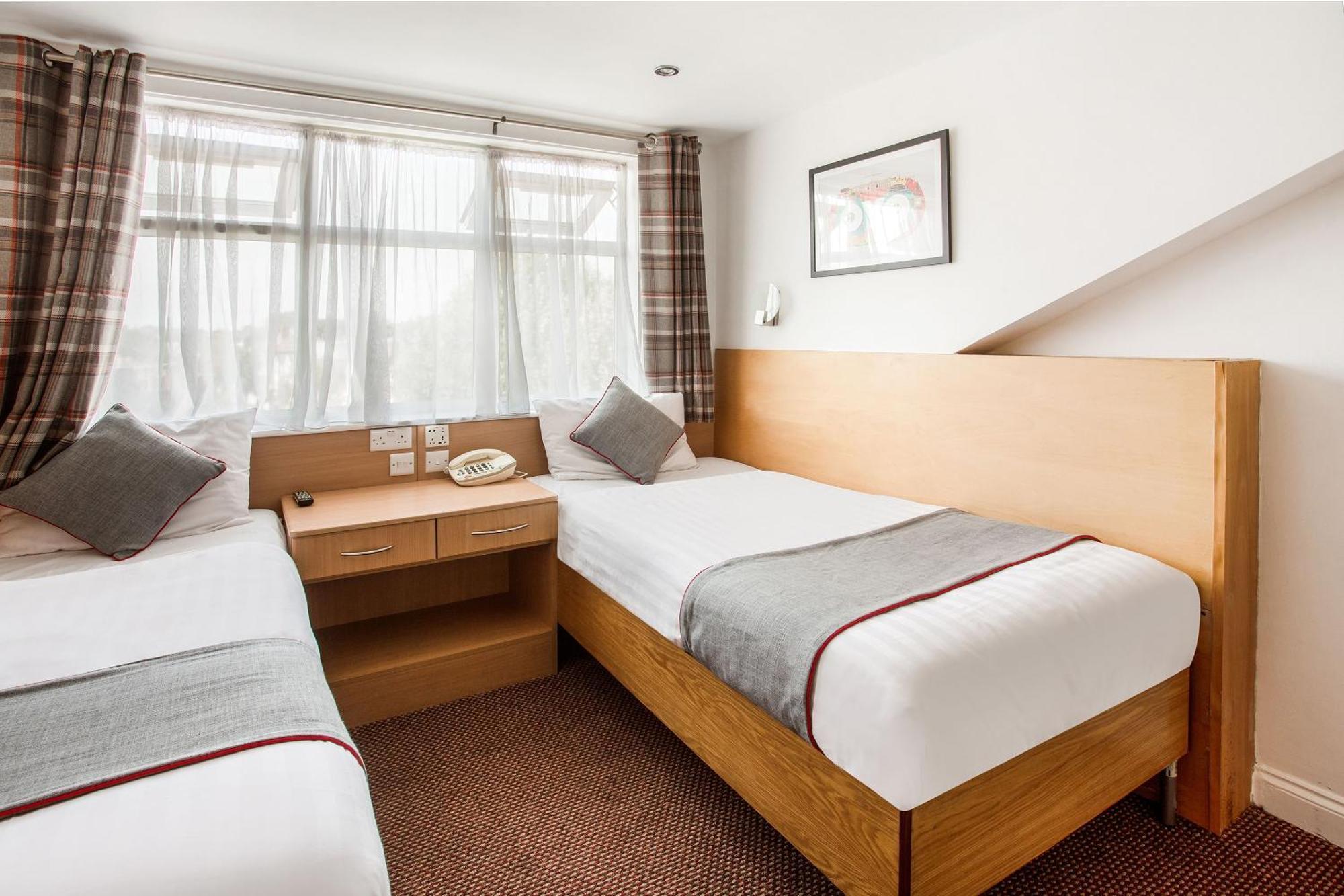 Oyo London Guest House Esterno foto